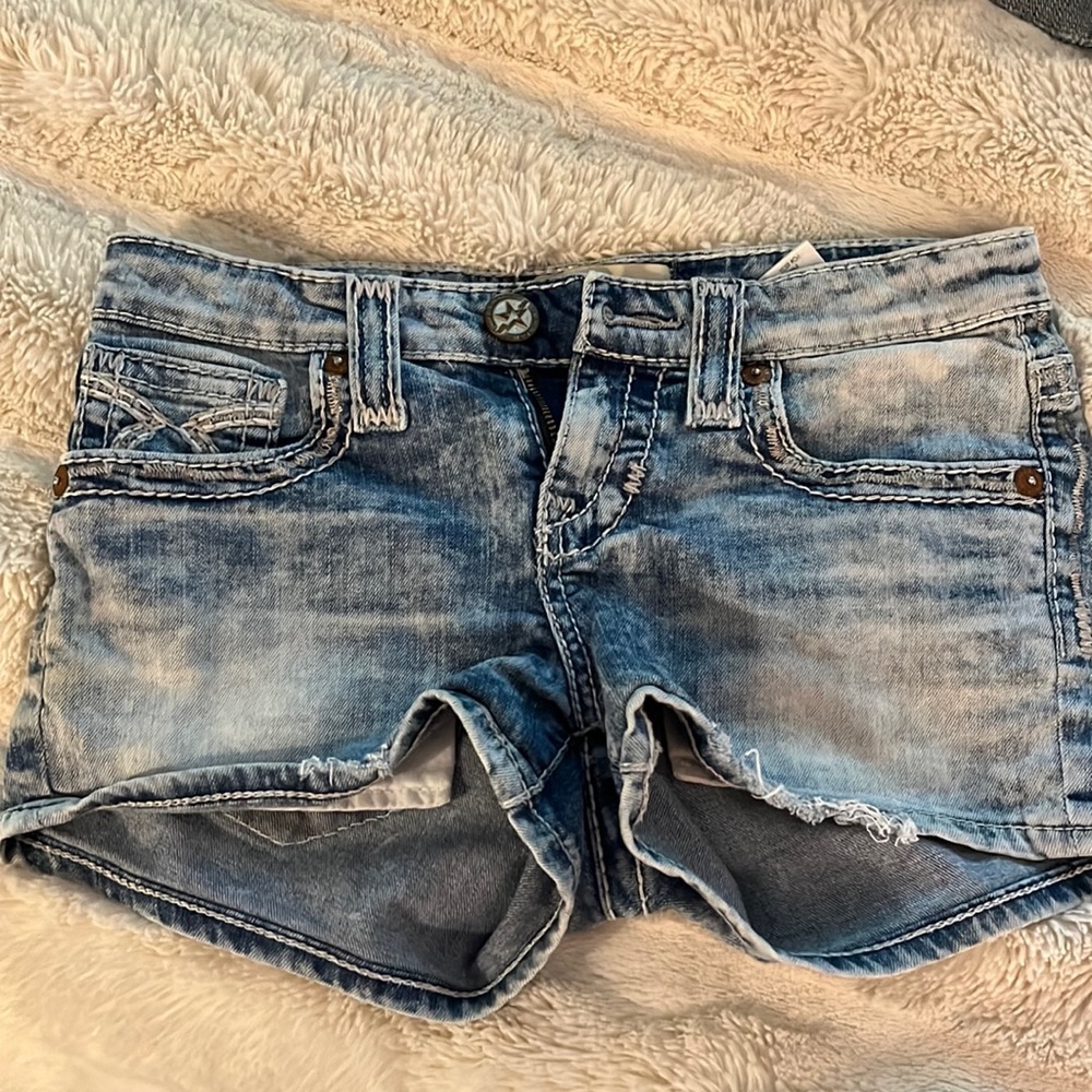 Big star, Blue jean shorts
